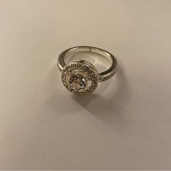 Vintage Avon Sterling Silver Solitaire Ring - Picture 4 of 7